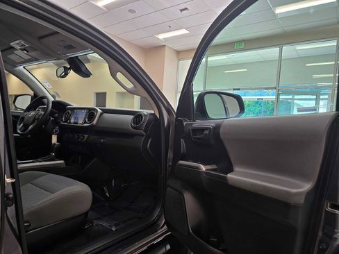 Used 2020 Toyota Tacoma SR5 AWD/4WD image 26