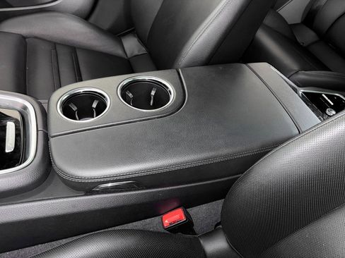 Used 2018 Porsche Panamera 4S image 32