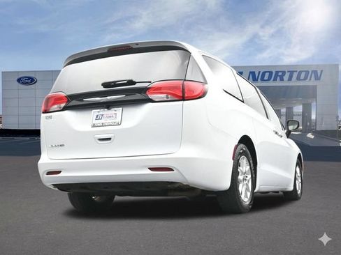 Used 2022 Chrysler Voyager LX FWD image 45