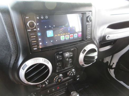 Used 2014 Jeep Wrangler Unlimited Sahara w/ Connectivity Group AWD/4WD image 23