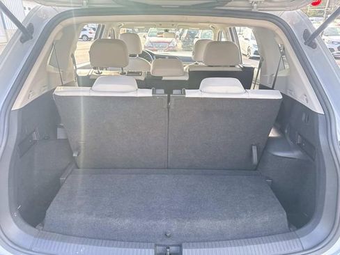 Used 2019 Volkswagen Tiguan SE w/ Panoramic Sunroof Package image 8