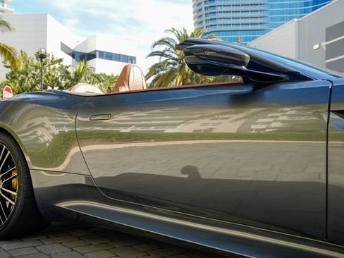 Used 2023 Aston Martin DBS Volante image 36