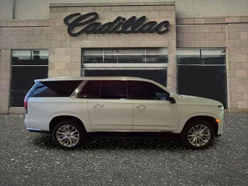 Used 2023 Cadillac Escalade ESV Premium Luxury AWD/4WD image 6
