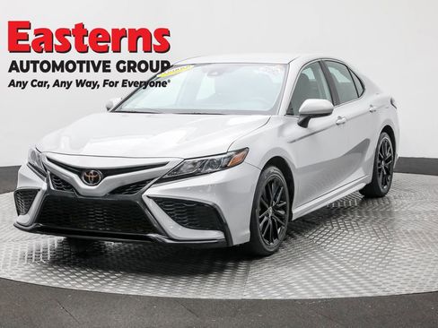 Used 2024 Toyota Camry SE image 1