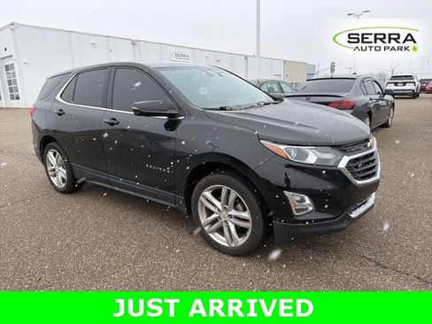 Used 2018 Chevrolet Equinox LT image 2
