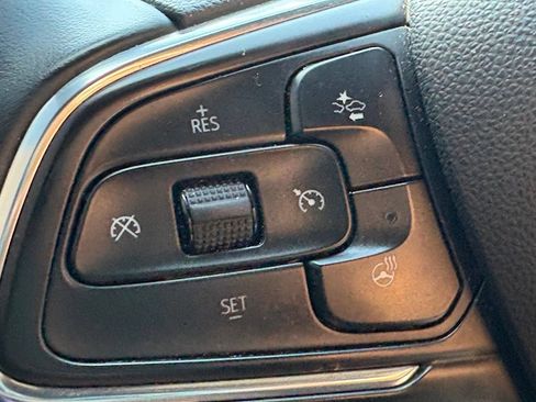 Used 2025 Buick Envista Sport Touring w/ Convenience I Package FWD image 17