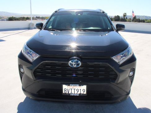 Certified 2021 Toyota RAV4 XLE w/ Convenience Package image 7