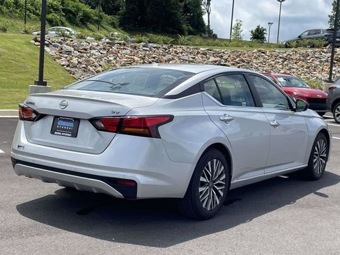 Used 2024 Nissan Altima 2.5 SV FWD image 3