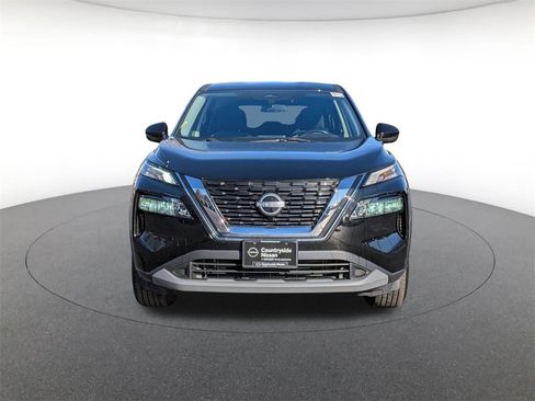 Used 2022 Nissan Rogue S image 2