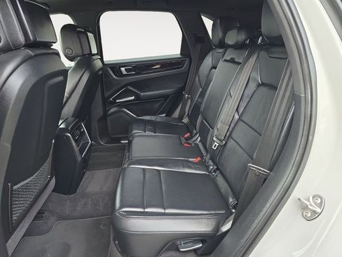 Used 2020 Porsche Cayenne w/ Driver Memory Package image 13