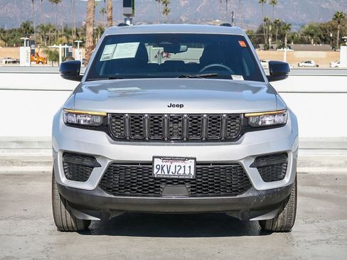 Certified 2024 Jeep Grand Cherokee Altitude image 3