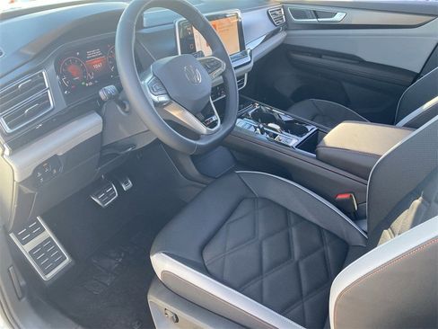 New 2026 Volkswagen Atlas Peak Edition image 14