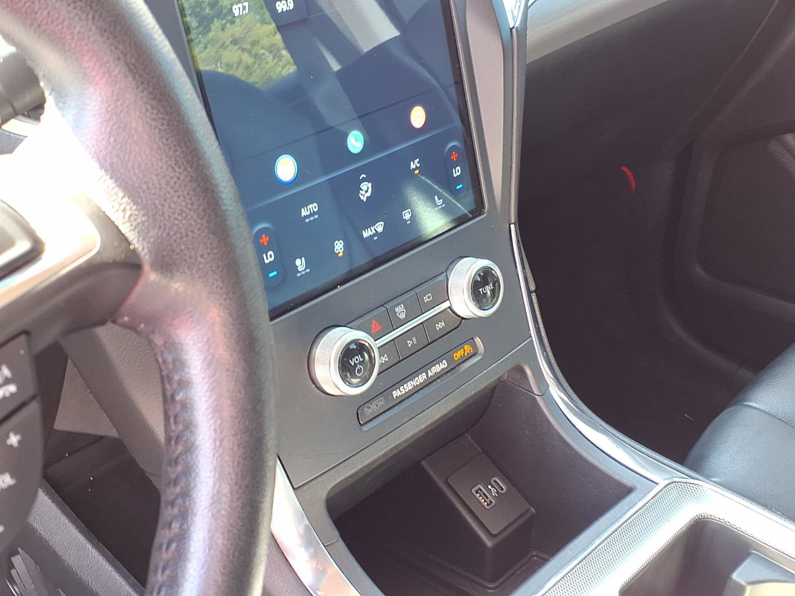 Used 2022 Ford Edge Titanium AWD/4WD image 11