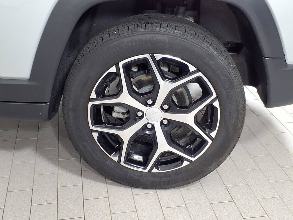 Used 2024 Jeep Compass Limited AWD/4WD image 8