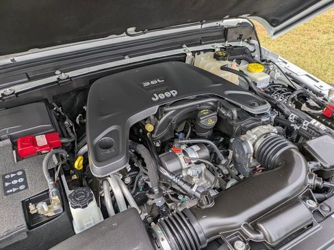 Used 2021 Jeep Wrangler Unlimited Willys image 12