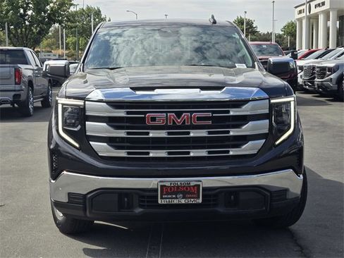 New 2026 GMC Sierra 1500 SLE image 2