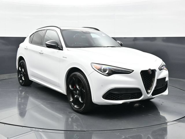 Used 2022 Alfa Romeo Stelvio Veloce AWD/4WD image 4