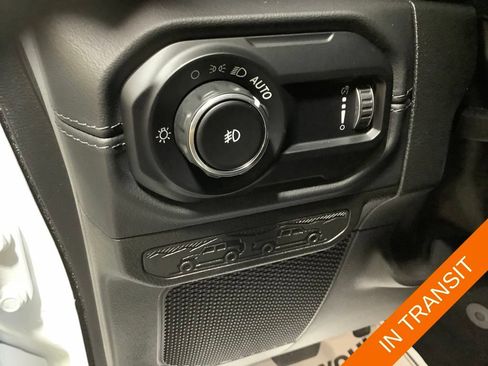 Used 2024 Jeep Wrangler Unlimited Sahara w/ Technology Group AWD/4WD image 25