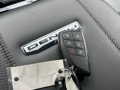 Used 2025 GMC Yukon Denali AWD/4WD image 16