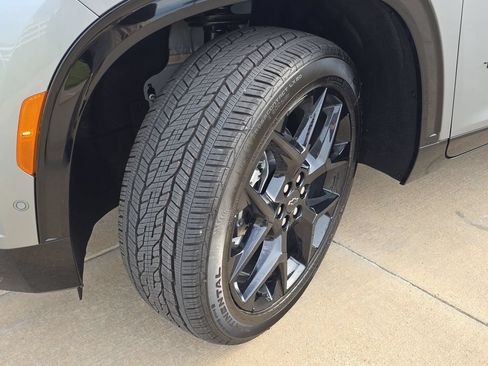New 2026 Chevrolet Traverse RS w/ LPO, Floor Liner Package AWD/4WD image 32