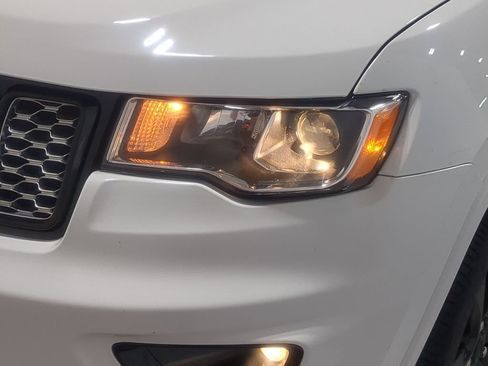 Used 2019 Jeep Grand Cherokee Altitude AWD/4WD image 14