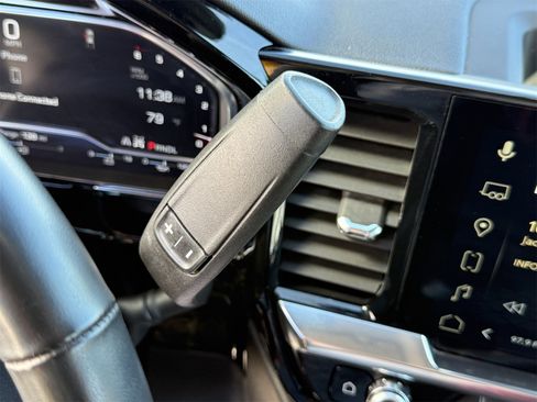 Used 2025 GMC Sierra 1500 SLT image 24