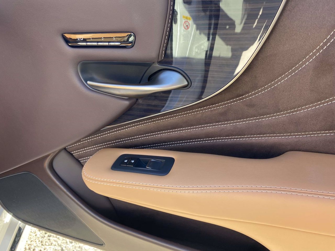 Used 2018 Lexus LS 500 w/ Accessory Package (Z2) RWD image 14