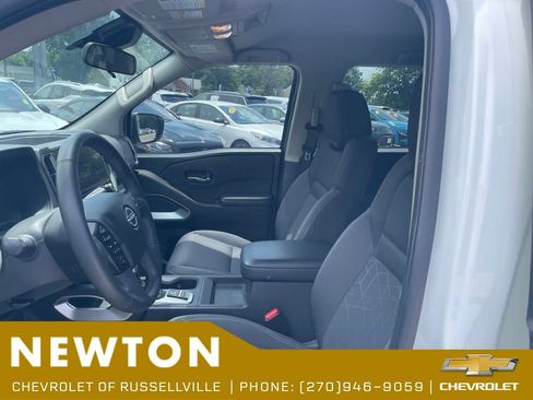 Used 2025 Nissan Frontier SV w/ SV Convenience Package AWD/4WD image 4