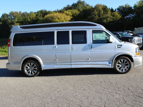 New 2025 Chevrolet Express 2500 RWD 2500 155 w/ Driver Convenience Package image 8