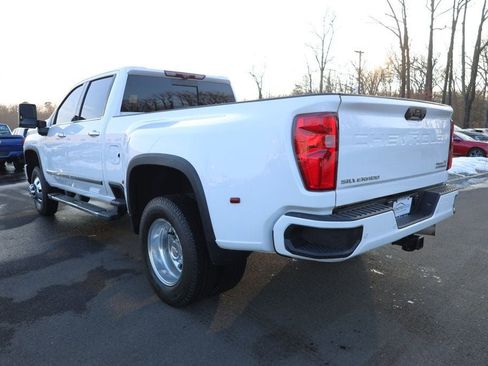 Used 2024 Chevrolet Silverado 3500 High Country w/ High Country Premium Package image 3