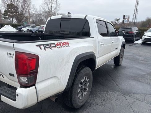 Used 2019 Toyota Tacoma TRD Off-Road w/ Technology Package image 5
