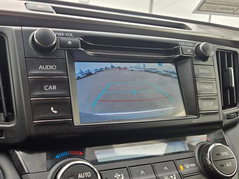Used 2018 Toyota RAV4 LE w/ Carpet Mat Package AWD/4WD image 21