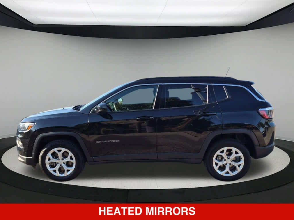 Used 2024 Jeep Compass Latitude AWD/4WD image 3