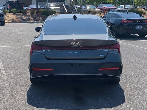 Used 2024 Hyundai Elantra Limited FWD image 5