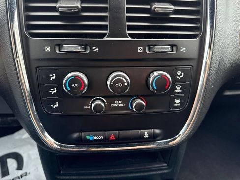 Used 2015 Dodge Grand Caravan SE w/ Quick Order Package 29E SE FWD image 27