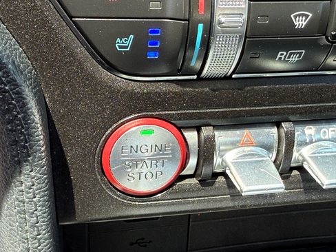 Used 2019 Ford Mustang Premium image 12