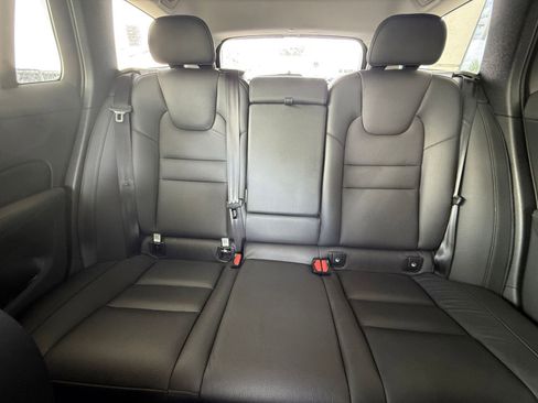Used 2025 Volvo V60 B5 Cross Country Plus image 38