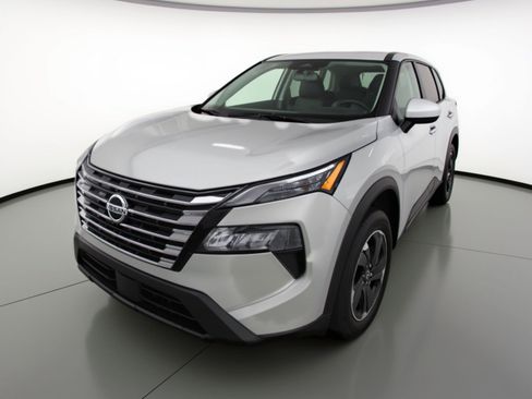 Used 2025 Nissan Rogue SV image 3