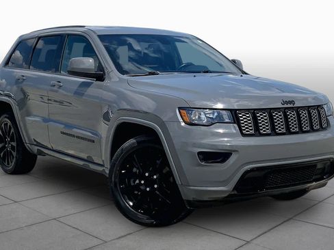 Used 2022 Jeep Grand Cherokee Laredo X AWD/4WD image 3