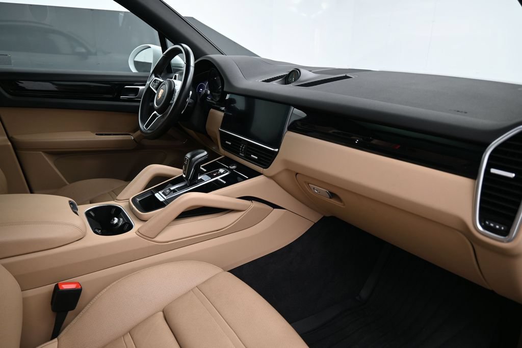 Certified 2022 Porsche Cayenne AWD/4WD image 14