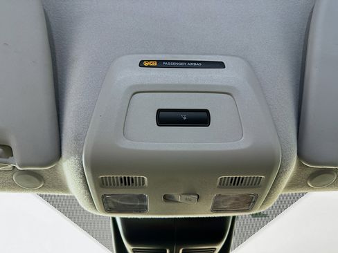 Used 2023 Ford E-Transit Medium Roof image 18