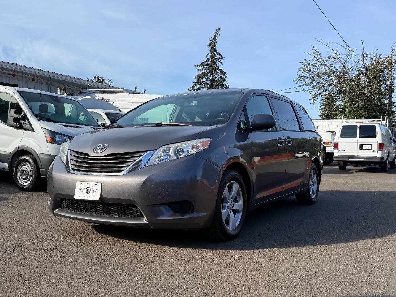 Used 2017 Toyota Sienna LE FWD image 4