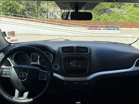 Used 2017 Dodge Journey SE image 29