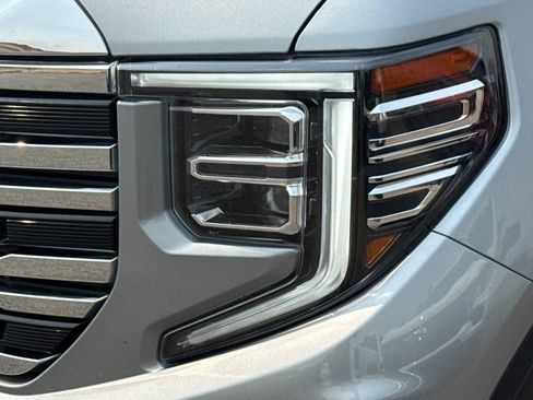 Used 2025 GMC Sierra 1500 SLT AWD/4WD image 49