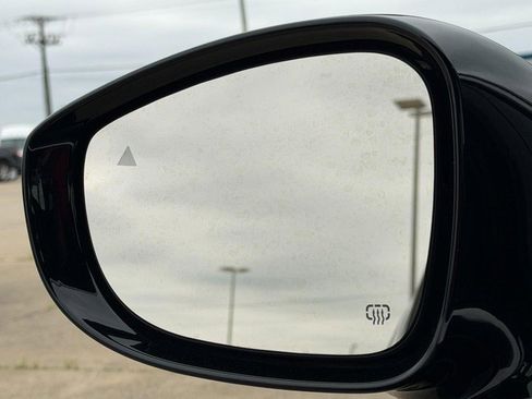 Used 2025 Chrysler Pacifica Select FWD image 34