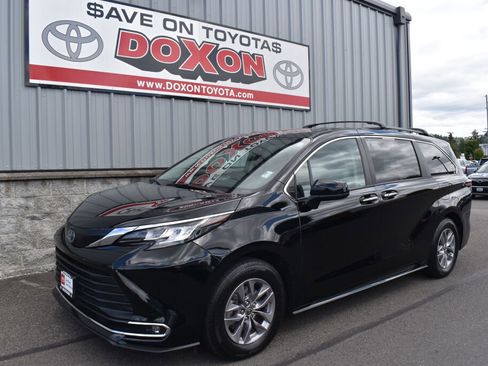 Certified 2023 Toyota Sienna XLE AWD/4WD image 1