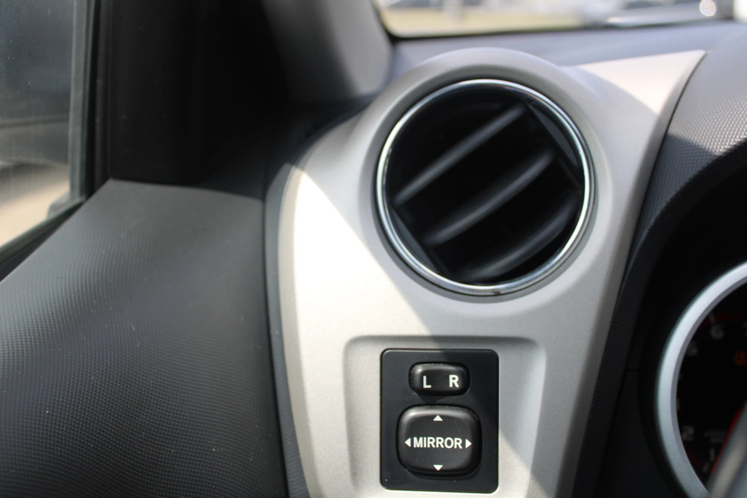 Used 2009 Toyota Matrix S FWD image 18