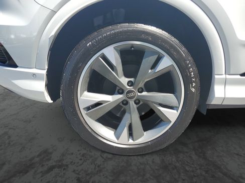 Used 2023 Audi Q4 e-tron Premium Plus w/ Premium Plus AWD/4WD image 5