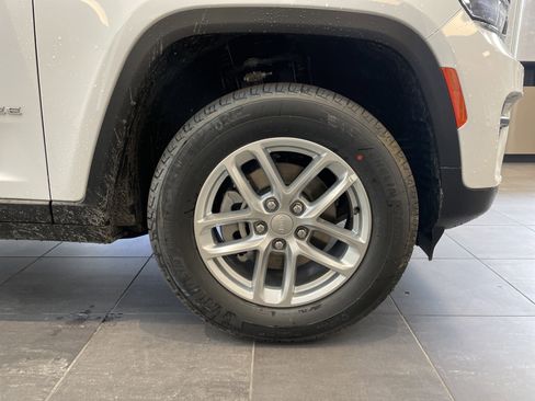 New 2025 Jeep Grand Cherokee Laredo X w/ Luxury Tech Group I image 14