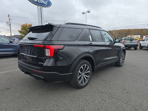 New 2026 Ford Explorer ST-Line image 3